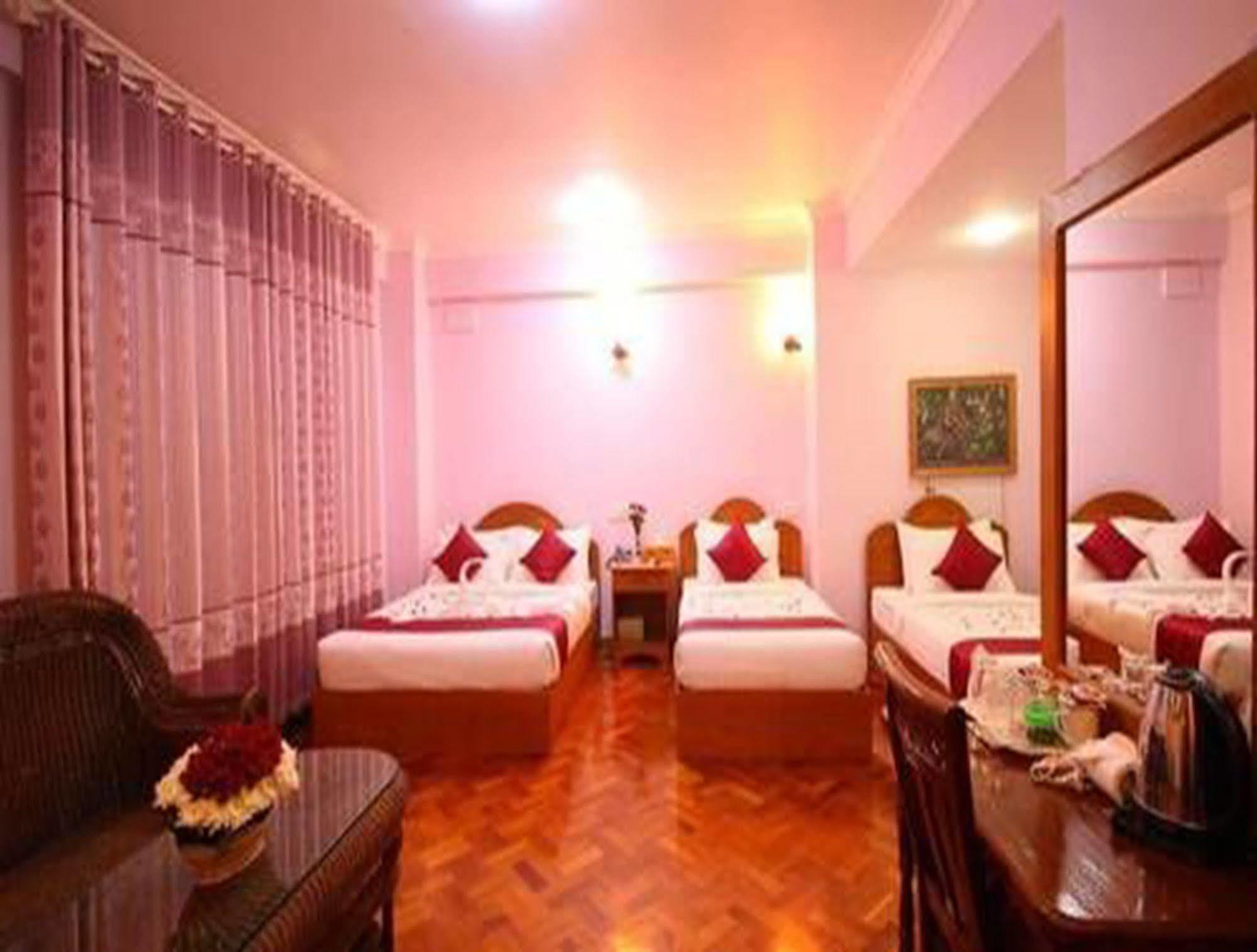 Hotel United Mandalay Exterior foto